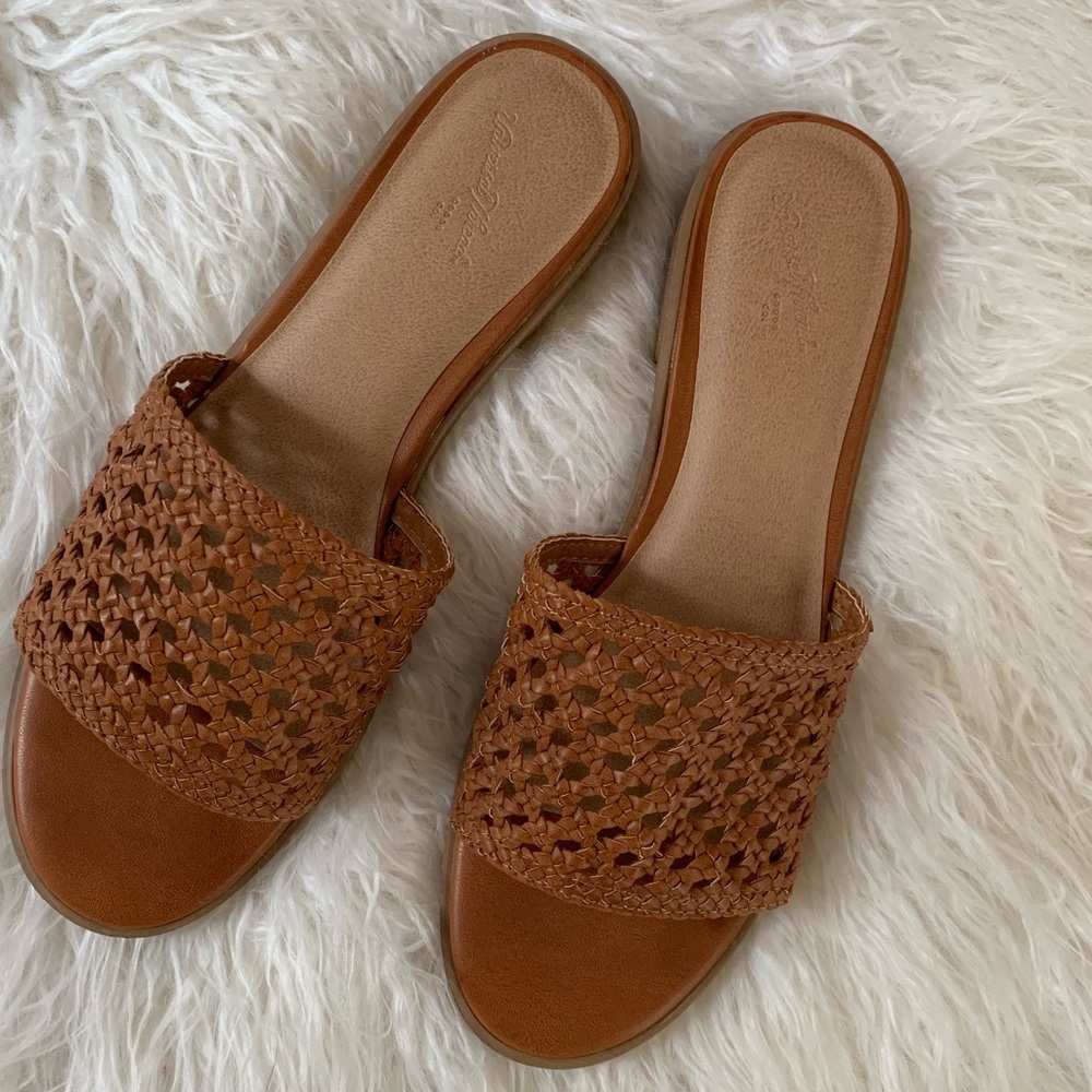Woven Universal Thread Sandals 7.5 NEW